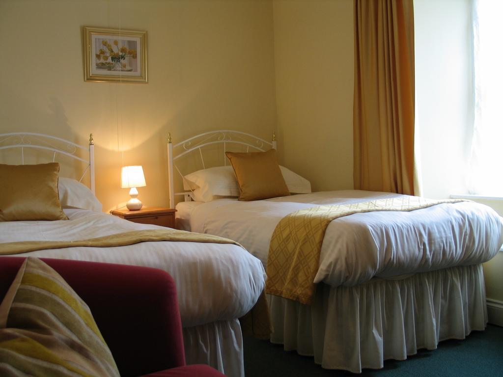 Trewithian Farm B&B Truro Rum bild